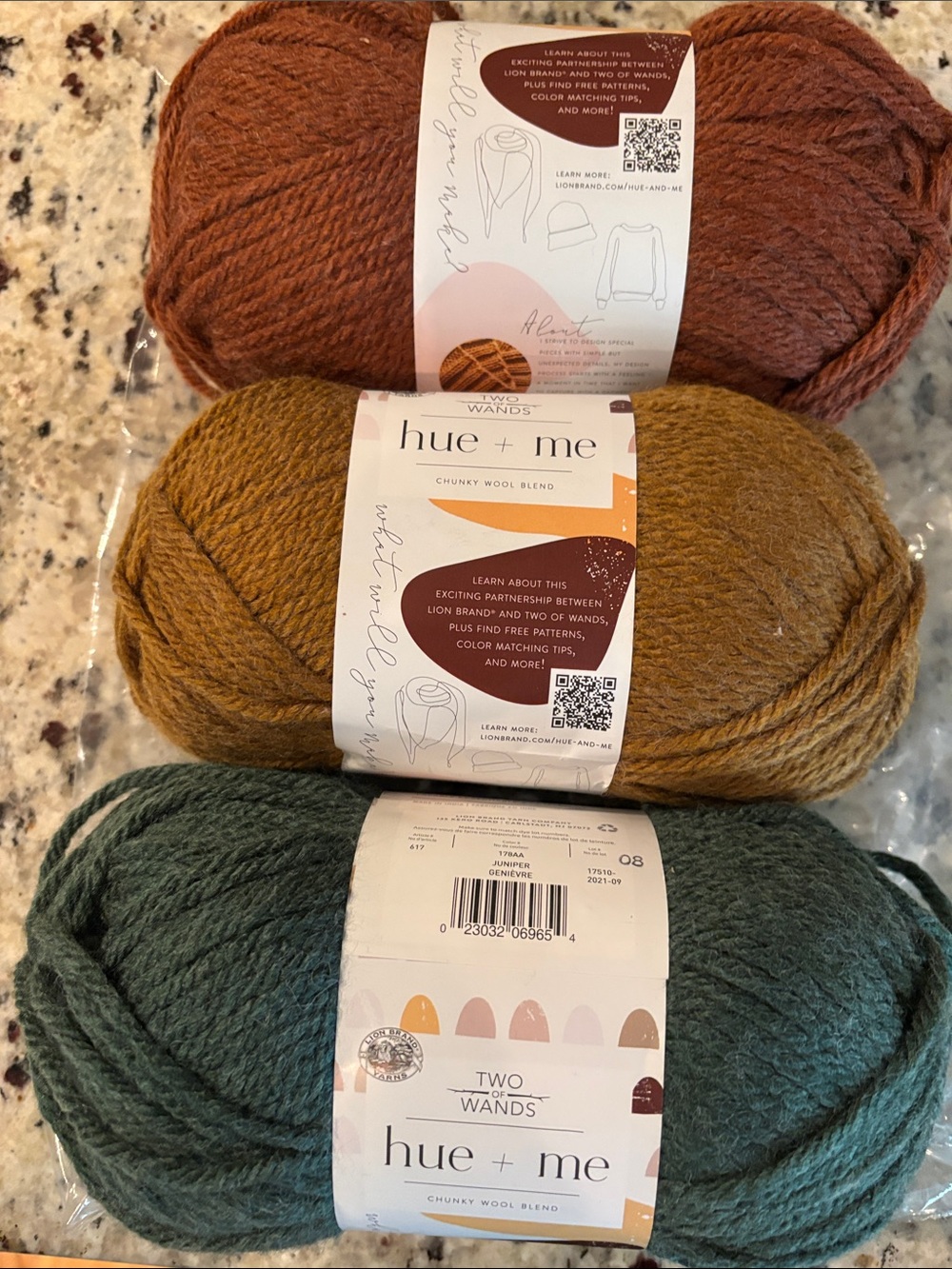 NWT hue + me Chunky Wool Blend Yarn - Juniper Arrowwood Spicy